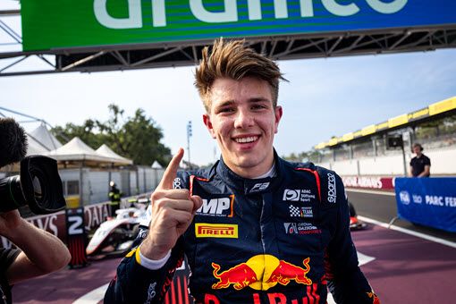 ADAC Team Hansa Fahrer, Tim Tramnitz, holt Formel-3-Sieg in Debütsaison